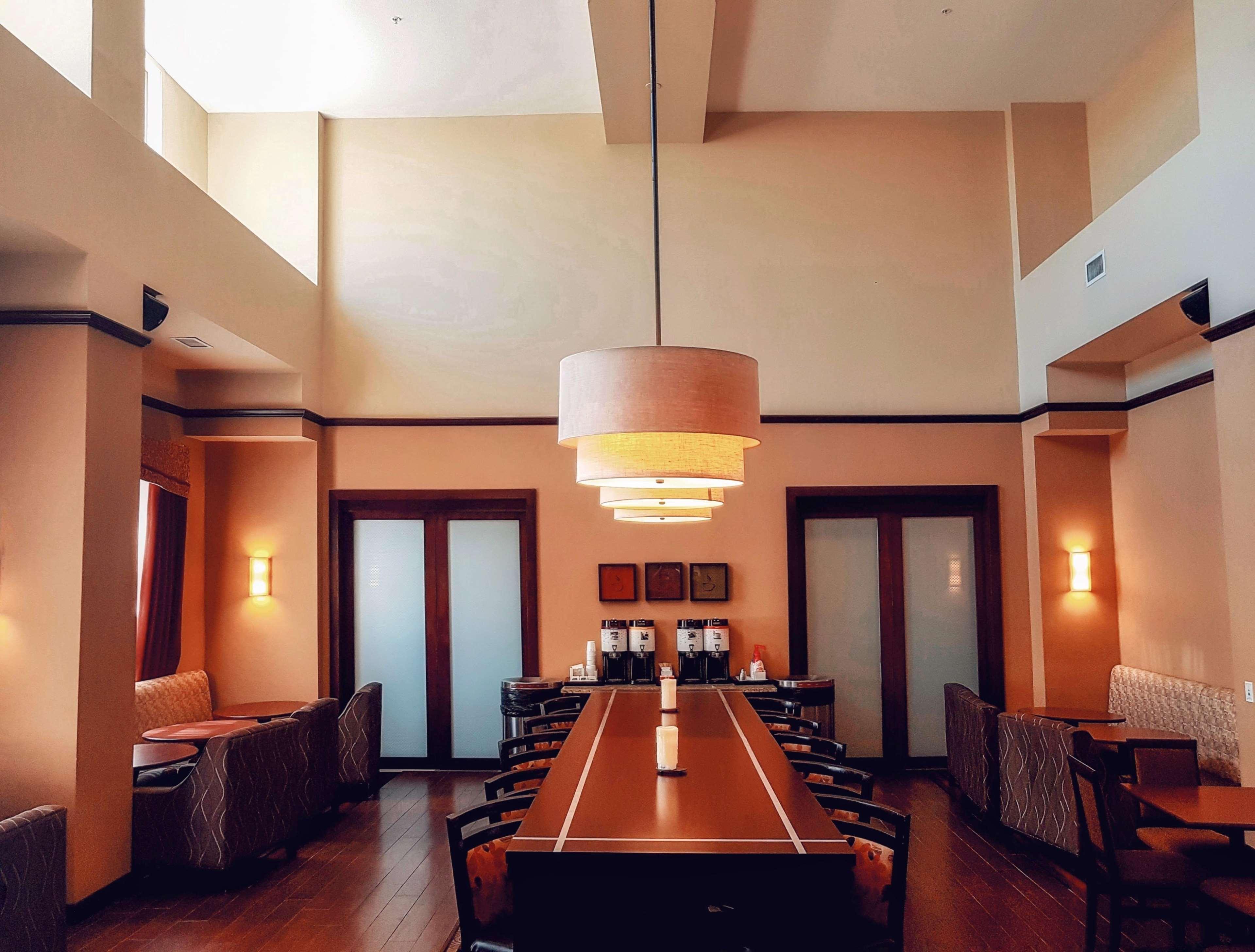 Hampton Inn & Suites By Hilton Edmonton International Airport Leduc Exteriör bild